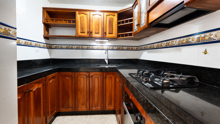 Casa en Venta en El Refugio Cali 105 m² | Condominio | 3 habitaciones con estudio | Zona residencial