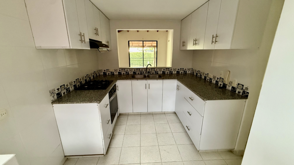 Casa en Condominio en Venta en Ciudad Jardín Cali 240 m² | Remodelada | 5 alcobas 5 baños | Piscina