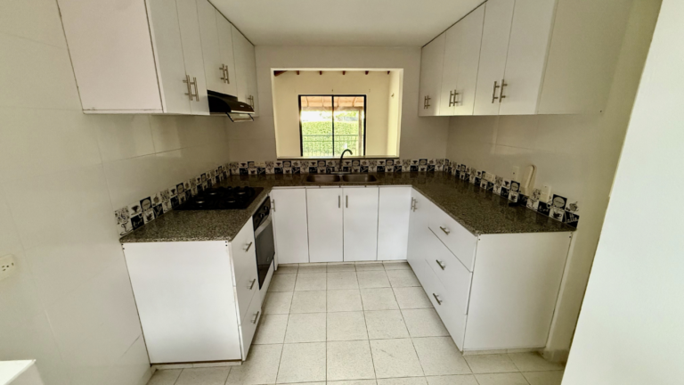 Casa en Condominio en Venta en Ciudad Jardín Cali 240 m² | Remodelada | 5 alcobas 5 baños | Piscina