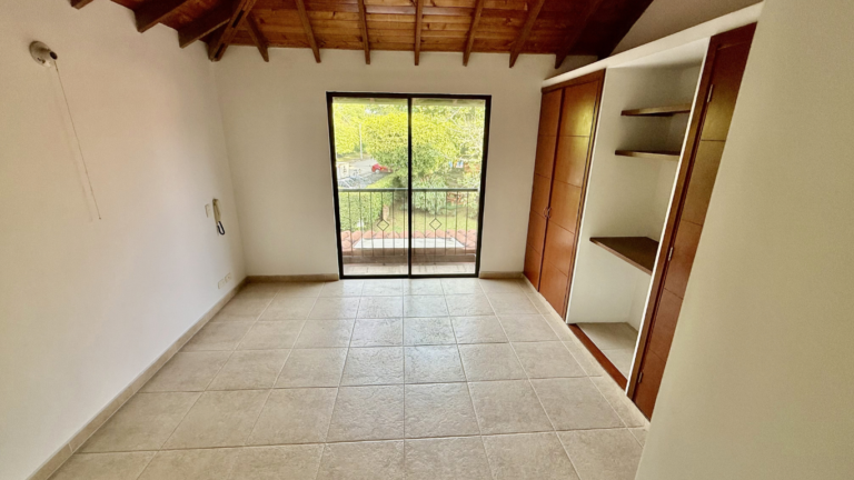 Casa en Condominio en Venta en Ciudad Jardín Cali 240 m² | Remodelada | 5 alcobas 5 baños | Piscina