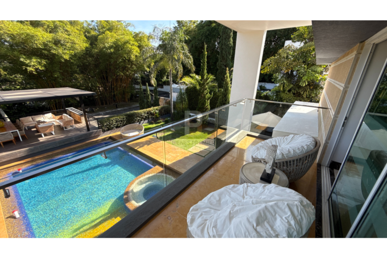 Casa en Venta en Pance Cali 1200 m² lote 750 m² construidos | Piscina, domótica y lago | Discoteca privada