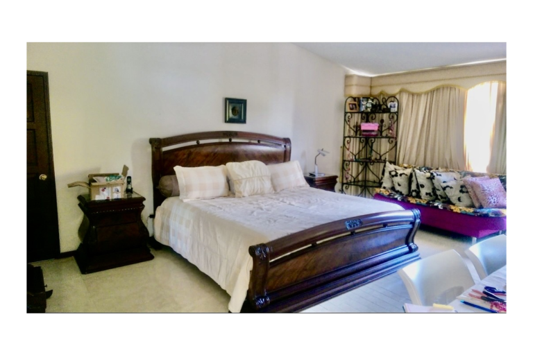 Casa en Venta en Ciudad Jardín Cali 860 m² lote 808 m² construidos | Piscina privada | 4 habitaciones | 8 parqueaderos