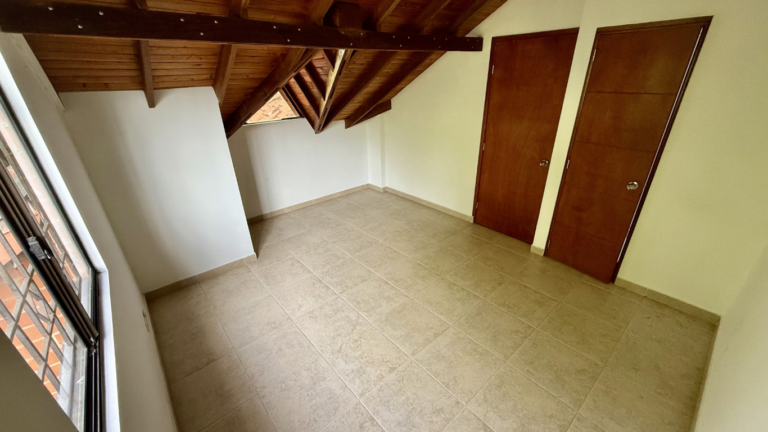 Casa en Condominio en Venta en Ciudad Jardín Cali 240 m² | Remodelada | 5 alcobas 5 baños | Piscina