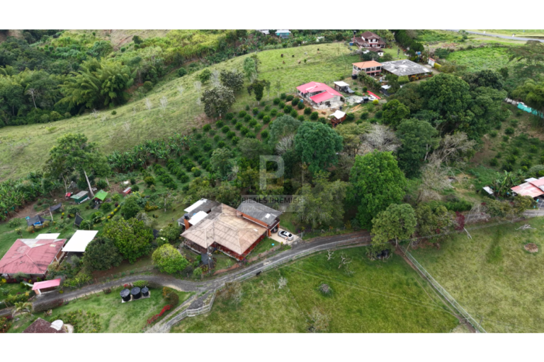 Finca en Venta en Lago Calima 3125 m² | Casa de 5 habitaciones | Cerca al lago | Ideal inversión