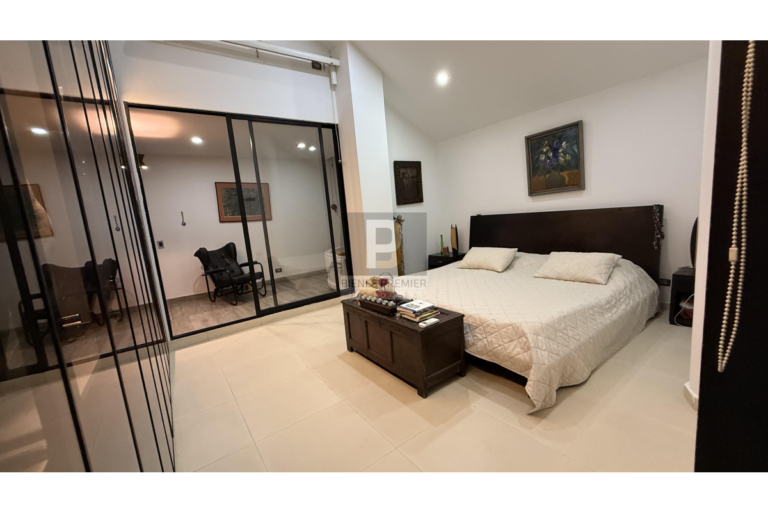Casa Remodelada en Venta en Ciudad Jardín, Cali | 306 m² | 4 Habitaciones | Jacuzzi | 4 Parqueaderos | Aceptan Permutas