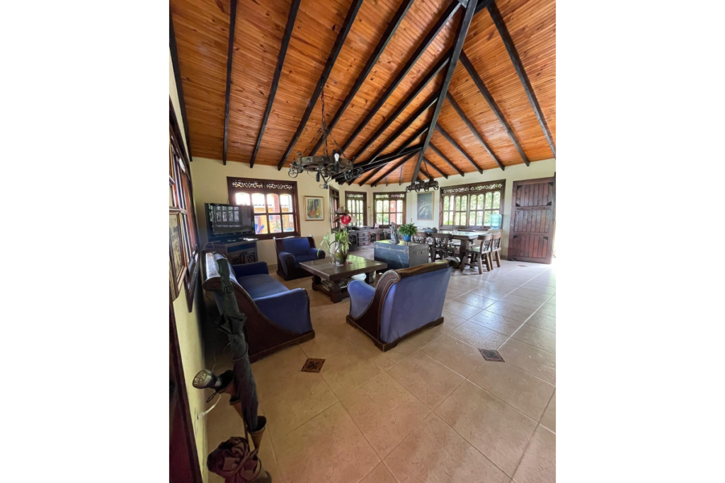 Finca en Venta en Lago Calima Calima | 3.081 m² lote | 1.076 m² construidos | lujo | piscina | jacuzzi | discoteca