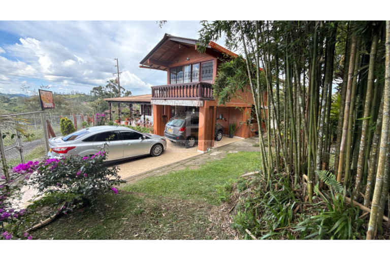 Finca en Venta en Lago Calima 3125 m² | Casa de 5 habitaciones | Cerca al lago | Ideal inversión