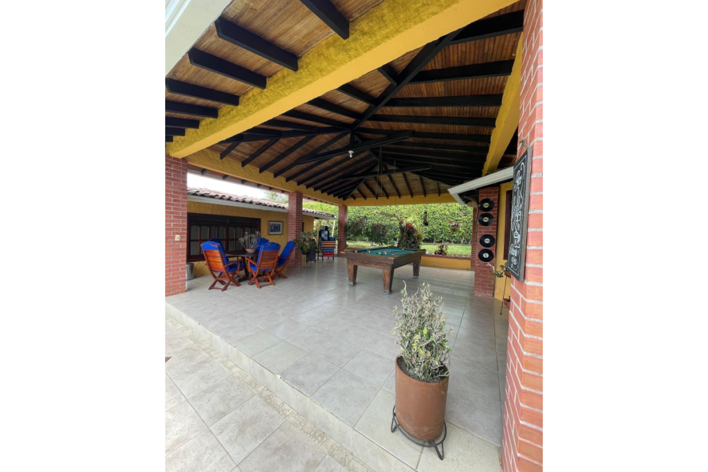 Finca en Venta en Lago Calima Calima | 3.081 m² lote | 1.076 m² construidos | lujo | piscina | jacuzzi | discoteca