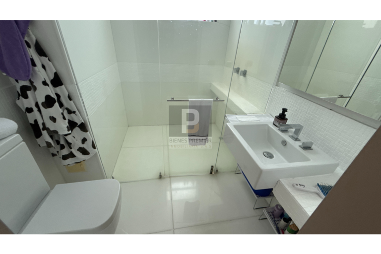 Casa en Venta en Pance Cali 1200 m² lote 750 m² construidos | Piscina, domótica y lago | Discoteca privada