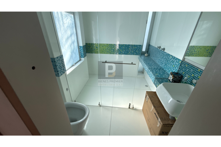 Casa en Venta en Pance Cali 1200 m² lote 750 m² construidos | Piscina, domótica y lago | Discoteca privada