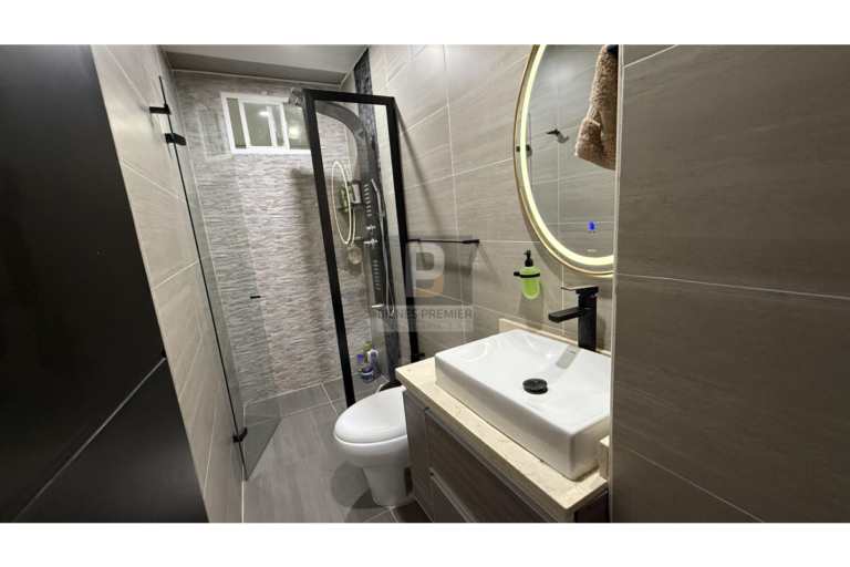 Casa Remodelada en Venta en Ciudad Jardín, Cali | 306 m² | 4 Habitaciones | Jacuzzi | 4 Parqueaderos | Aceptan Permutas