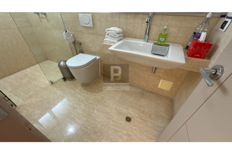 Casa en Venta en Pance Cali 1200 m² lote 750 m² construidos | Piscina, domótica y lago | Discoteca privada