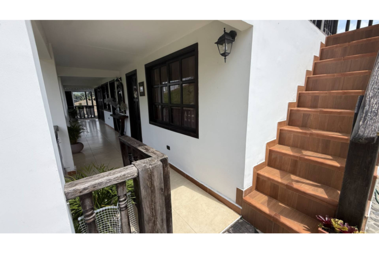 Casa Campestre en Arriendo en Lago Calima Calima Darién | Amoblada | Vista panorámica | Finca para descanso