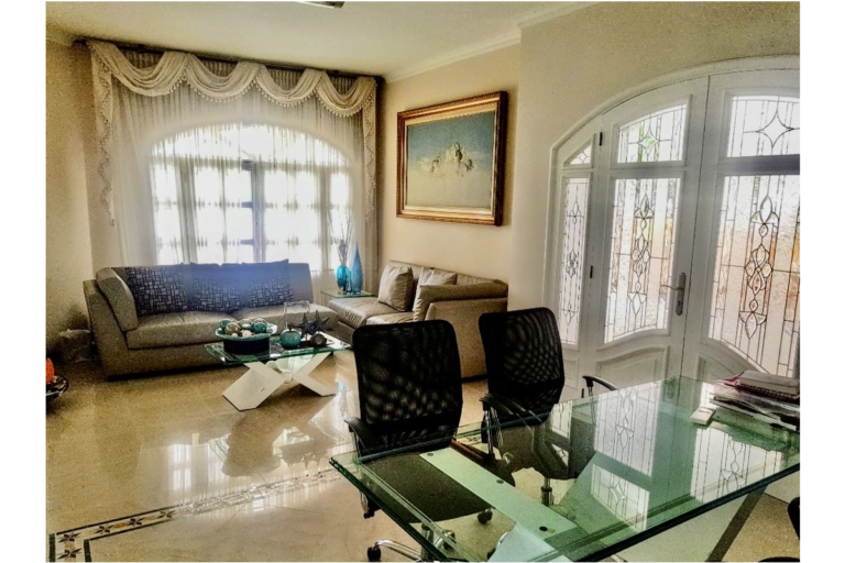 Casa en Venta en Ciudad Jardín Cali 860 m² lote 808 m² construidos | Piscina privada | 4 habitaciones | 8 parqueaderos