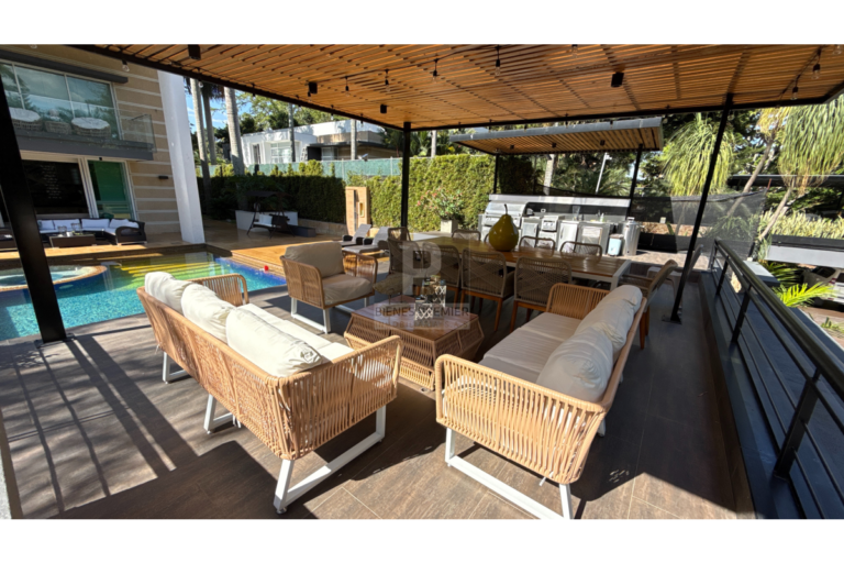 Casa en Venta en Pance Cali 1200 m² lote 750 m² construidos | Piscina, domótica y lago | Discoteca privada