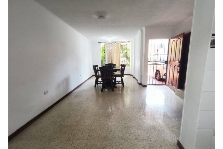 Casa en Venta en El Refugio Cali 105 m² | Condominio | 3 habitaciones con estudio | Zona residencial