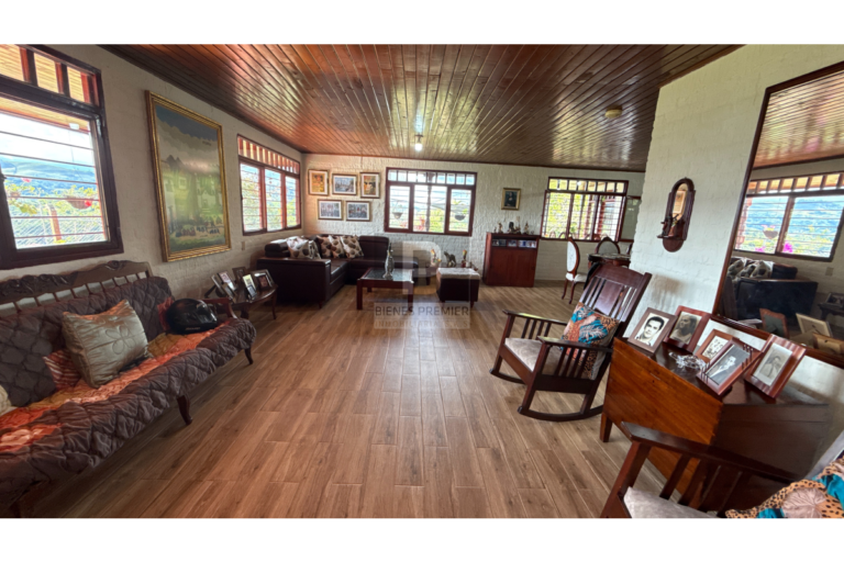 Finca en Venta en Lago Calima 3125 m² | Casa de 5 habitaciones | Cerca al lago | Ideal inversión