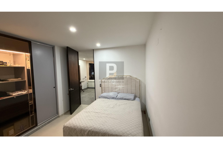 Casa Remodelada en Venta en Ciudad Jardín, Cali | 306 m² | 4 Habitaciones | Jacuzzi | 4 Parqueaderos | Aceptan Permutas
