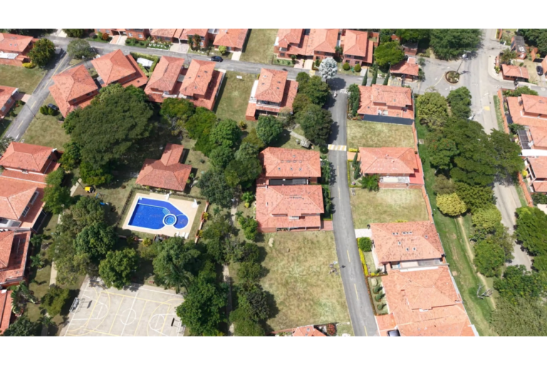 Lote en Venta en Hacienda El Castillo Jamundí 412 m² | Esquinero en condominio | Zona campestre