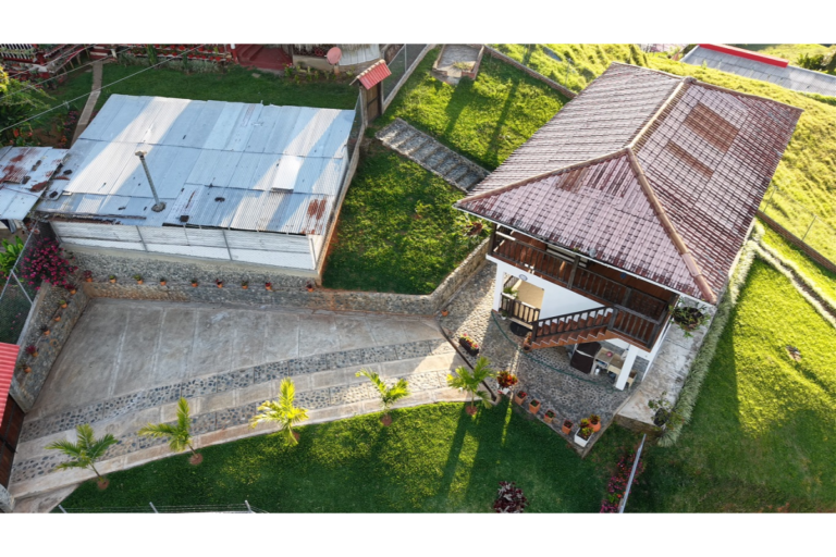 Casa Campestre en Arriendo en Lago Calima Calima Darién | Amoblada | Vista panorámica | Finca para descanso