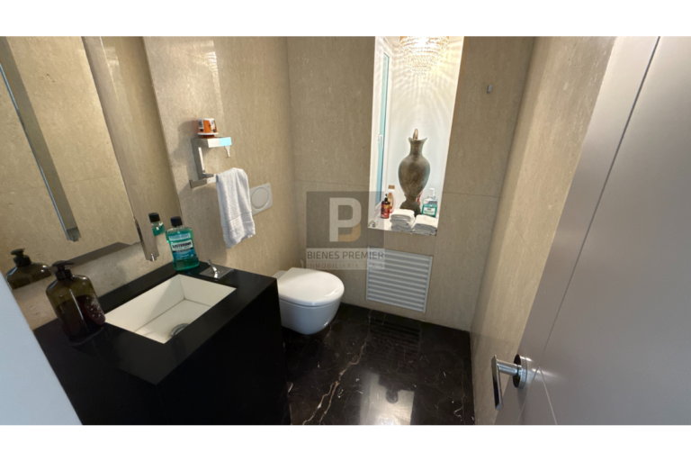 Casa en Venta en Pance Cali 1200 m² lote 750 m² construidos | Piscina, domótica y lago | Discoteca privada