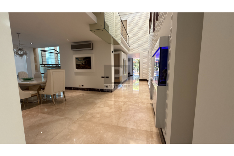 Casa en Venta en Pance Cali 1200 m² lote 750 m² construidos | Piscina, domótica y lago | Discoteca privada