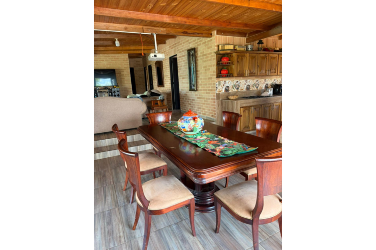 Finca en Alquiler en Lago Calima por Noche | Jacuzzi para 11 Personas | Capacidad 12 a 15 Huéspedes | Cerca al Pueblo