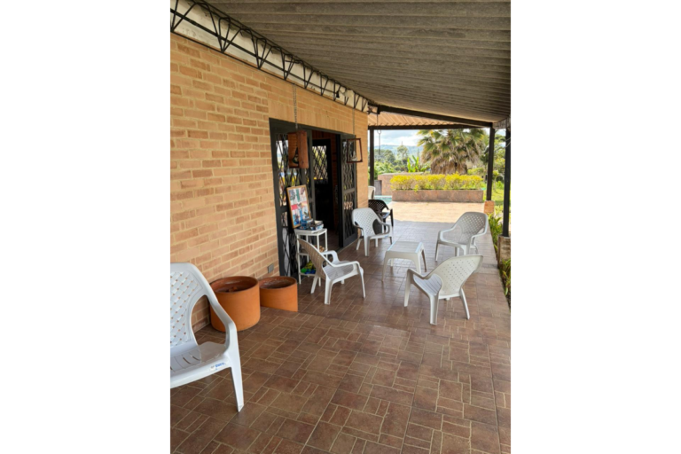 Finca en Alquiler en Lago Calima por Noche | Jacuzzi para 11 Personas | Capacidad 12 a 15 Huéspedes | Cerca al Pueblo