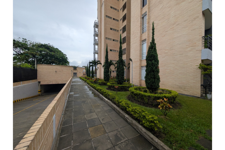 Apartamento en Venta en Quintas de Don Simón Cali 110 m² | 3 Habitaciones | Piso 11 | 2 Parqueaderos | Conjunto con Piscina