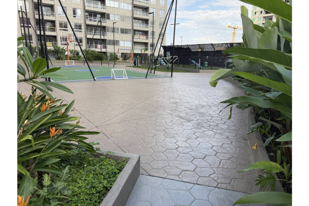 Apartamento en arriendo en Valle del Lili Cali 100 m² | Piso 13 con balcón | 3 habitaciones | 2 parqueaderos