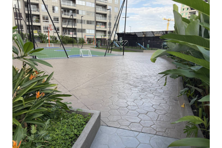 Apartamento en arriendo en Valle del Lili Cali 100 m² | Piso 13 con balcón | 3 habitaciones | 2 parqueaderos