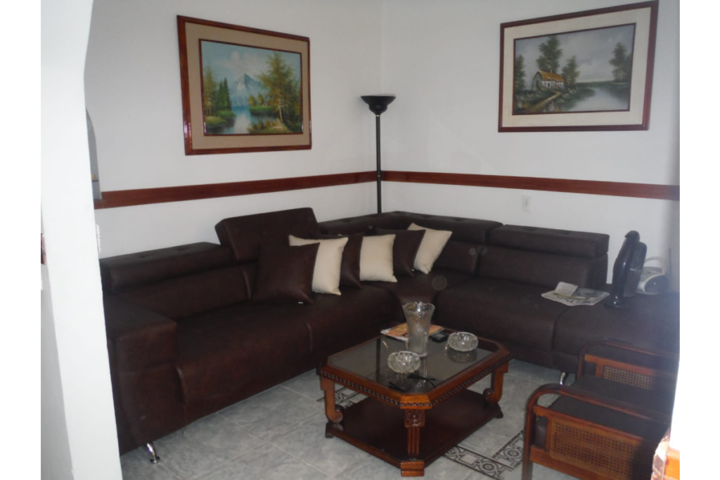 Casa en Venta en Nueva Granada Cali | 3 habitaciones | 162 m² | Garaje | 2 patios