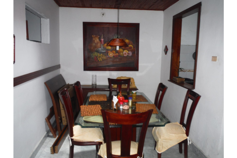 Casa en Venta en Nueva Granada Cali | 3 habitaciones | 162 m² | Garaje | 2 patios