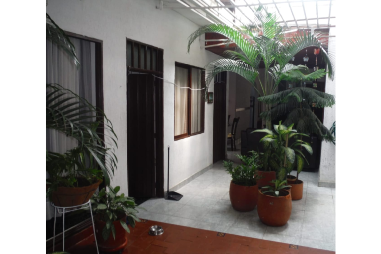Casa en Venta en Nueva Granada Cali | 3 habitaciones | 162 m² | Garaje | 2 patios