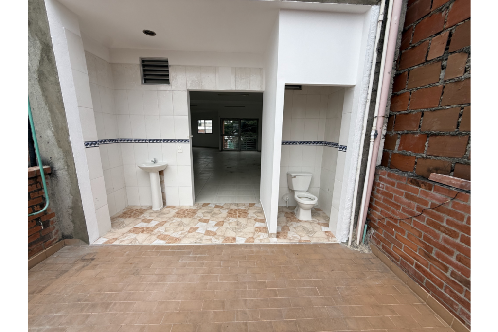 Local en Arriendo en Alameda Cali | 113 m² | Terraza | Ideal restaurante o bar | Alto flujo