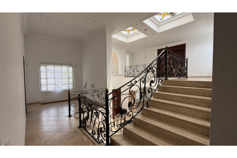 Casa en Arriendo en Cristales Cali | 600 m² | Piscina, Jacuzzi, 6 Habitaciones | Uso residencial o comercial