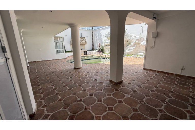 Casa en Arriendo en Cristales Cali | 600 m² | Piscina, Jacuzzi, 6 Habitaciones | Uso residencial o comercial