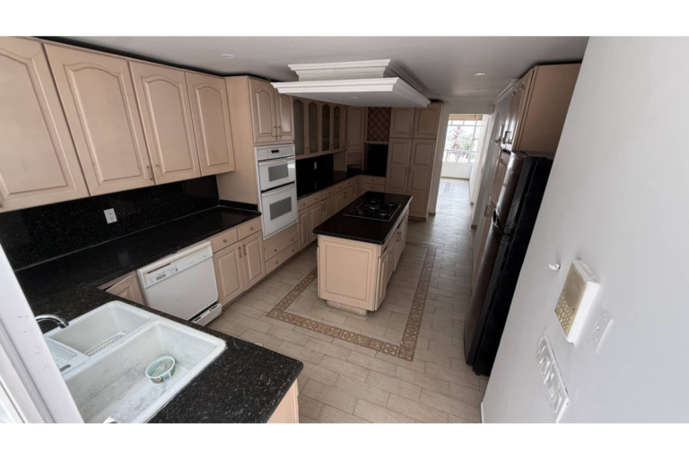 Casa en Arriendo en Cristales Cali | 600 m² | Piscina, Jacuzzi, 6 Habitaciones | Uso residencial o comercial