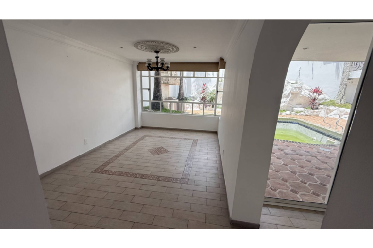 Casa en Arriendo en Cristales Cali | 600 m² | Piscina, Jacuzzi, 6 Habitaciones | Uso residencial o comercial