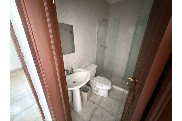 Casa en Arriendo en Cristales Cali | 600 m² | Piscina, Jacuzzi, 6 Habitaciones | Uso residencial o comercial