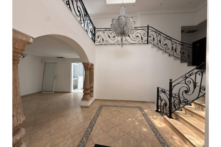 Casa en Arriendo en Cristales Cali | 600 m² | Piscina, Jacuzzi, 6 Habitaciones | Uso residencial o comercial