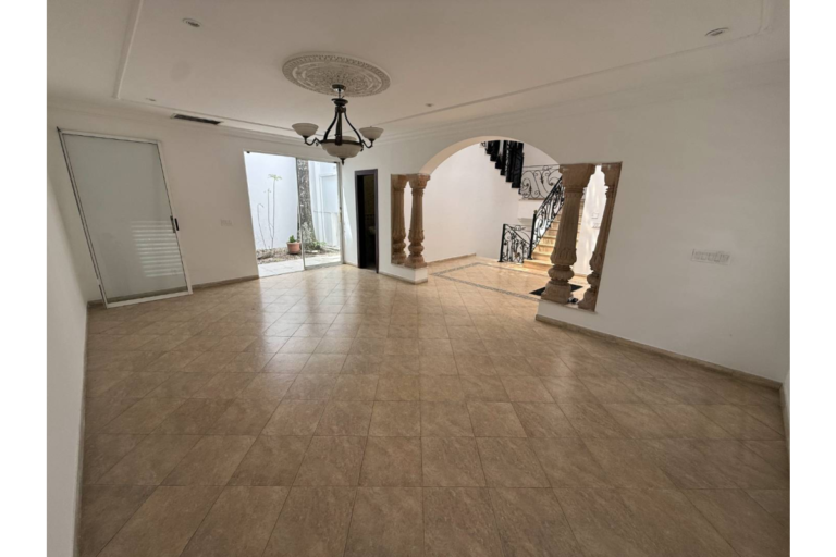 Casa en Arriendo en Cristales Cali | 600 m² | Piscina, Jacuzzi, 6 Habitaciones | Uso residencial o comercial