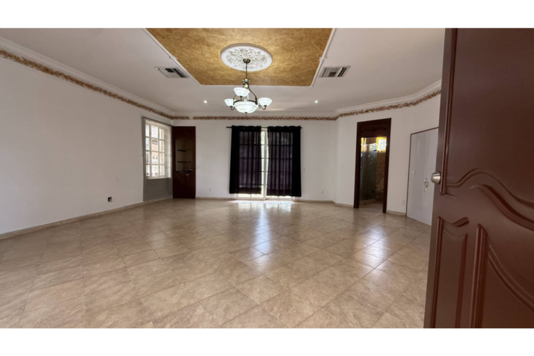 Casa en Arriendo en Cristales Cali | 600 m² | Piscina, Jacuzzi, 6 Habitaciones | Uso residencial o comercial