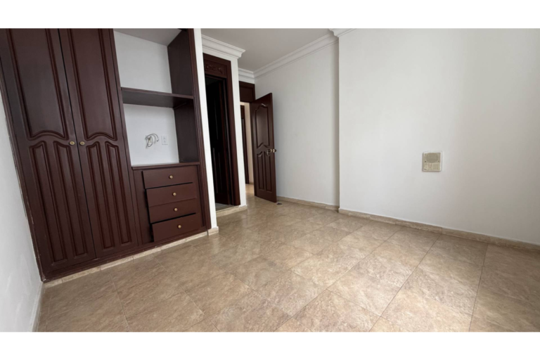 Casa en Arriendo en Cristales Cali | 600 m² | Piscina, Jacuzzi, 6 Habitaciones | Uso residencial o comercial