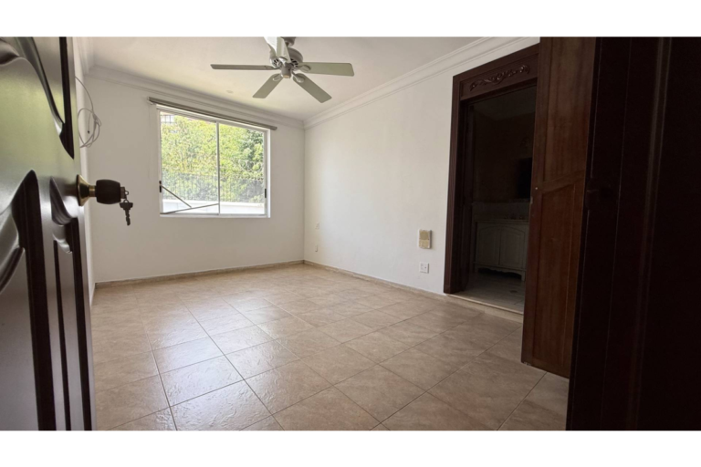 Casa en Arriendo en Cristales Cali | 600 m² | Piscina, Jacuzzi, 6 Habitaciones | Uso residencial o comercial