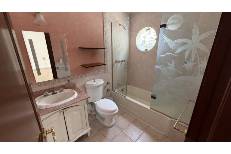 Casa en Arriendo en Cristales Cali | 600 m² | Piscina, Jacuzzi, 6 Habitaciones | Uso residencial o comercial