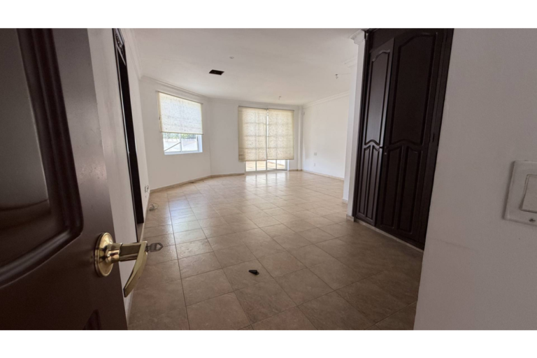 Casa en Arriendo en Cristales Cali | 600 m² | Piscina, Jacuzzi, 6 Habitaciones | Uso residencial o comercial