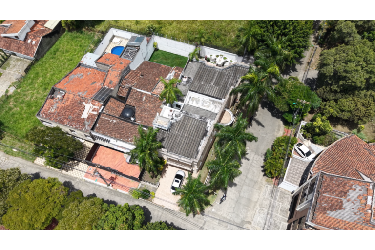 Casa en Arriendo en Cristales Cali | 600 m² | Piscina, Jacuzzi, 6 Habitaciones | Uso residencial o comercial