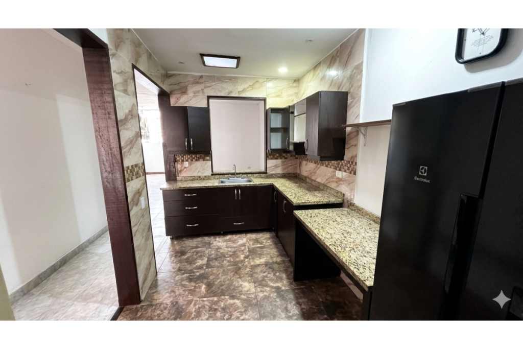 Casa en Venta en Nueva Granada Cali | 3 habitaciones | 162 m² | Garaje | 2 patios