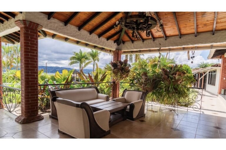 Finca en Venta en Lago Calima Calima | 3.081 m² lote | 1.076 m² construidos | lujo | piscina | jacuzzi | discoteca